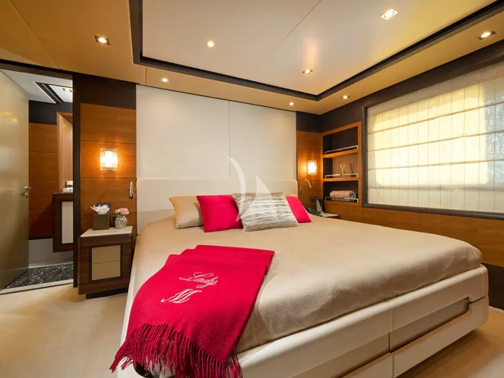 LADY MRD Benetti Crystal 140 - VIP cabin 1 LADY MRD Benetti Crystal 140 - VIP cabin 1