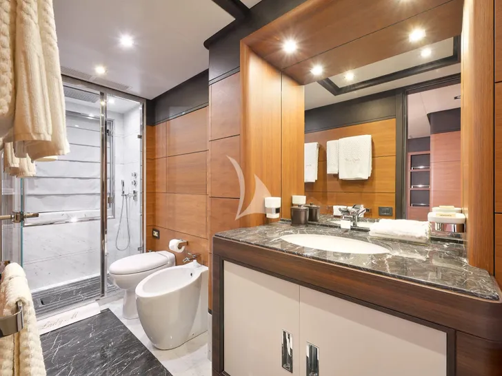 LADY MRD Benetti Crystal 140 - VIP cabin 2 bathroom LADY MRD Benetti Crystal 140 - VIP cabin 2 bathroom