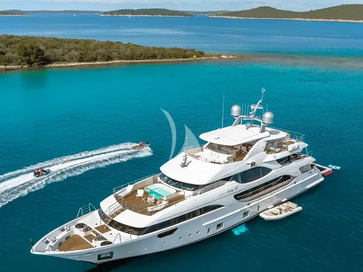 LADY MRD Benetti Crystal 140 - anchored LADY MRD Benetti Crystal 140 - anchored