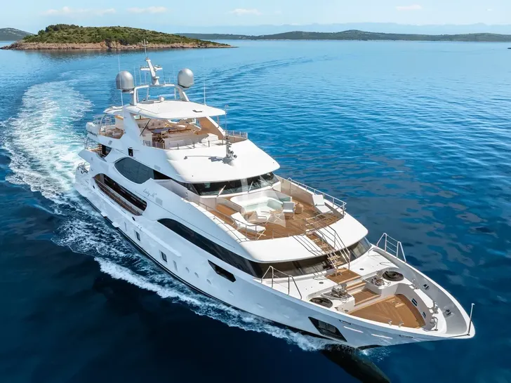 LADY MRD Benetti Crystal 140 - cruising bow view LADY MRD Benetti Crystal 140 - cruising bow view