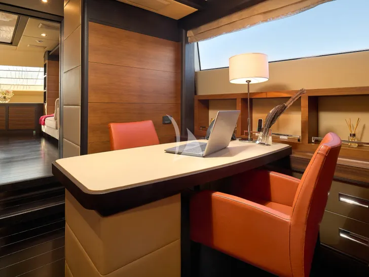 LADY MRD Benetti Crystal 140 - master cabin office LADY MRD Benetti Crystal 140 - master cabin office