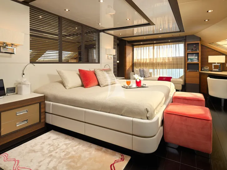 LADY MRD Benetti Crystal 140 - master cabin LADY MRD Benetti Crystal 140 - master cabin