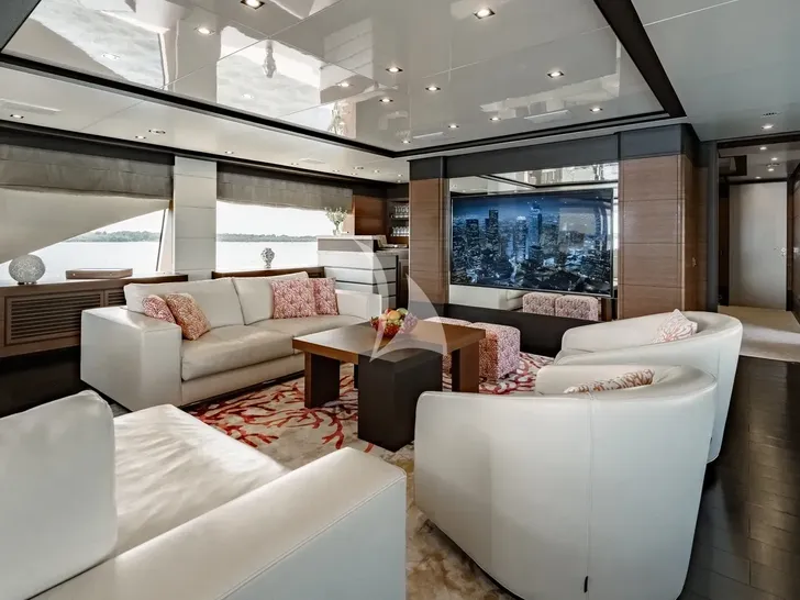 LADY MRD Benetti Crystal 140 - sky lounge TV LADY MRD Benetti Crystal 140 - sky lounge TV