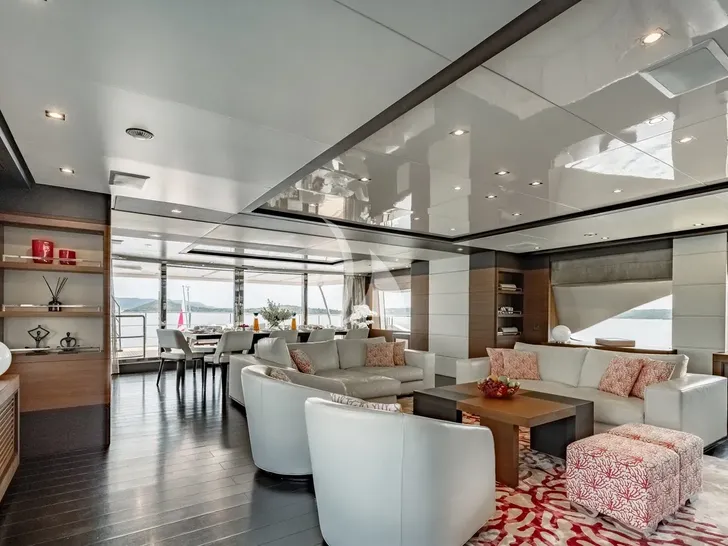 LADY MRD Benetti Crystal 140 - sky lounge LADY MRD Benetti Crystal 140 - sky lounge