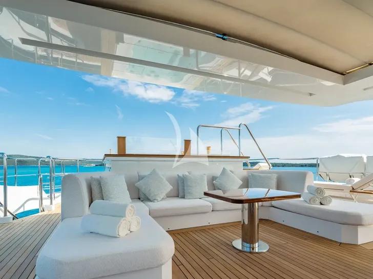 LADY MRD Benetti Crystal 140 - sundeck lounge LADY MRD Benetti Crystal 140 - sundeck lounge