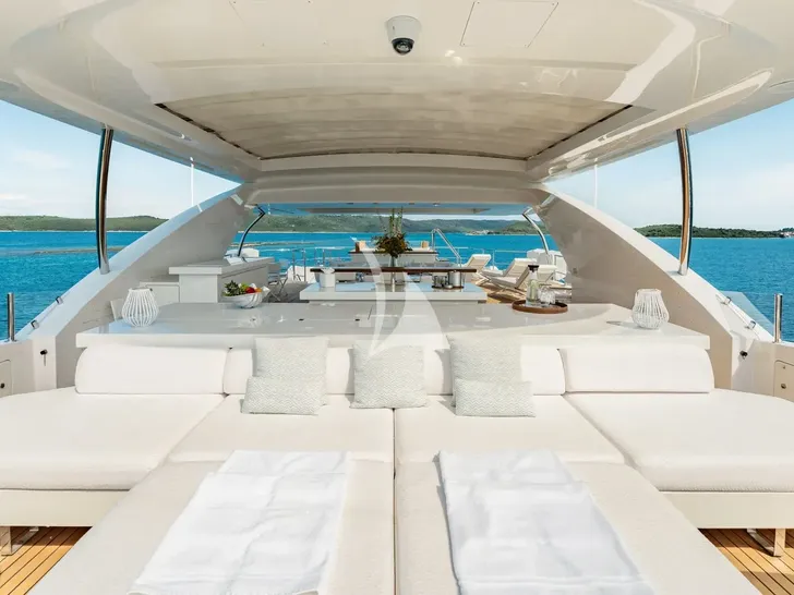 LADY MRD Benetti Crystal 140 - sundeck sunbeds and dining area LADY MRD Benetti Crystal 140 - sundeck sunbeds and dining area