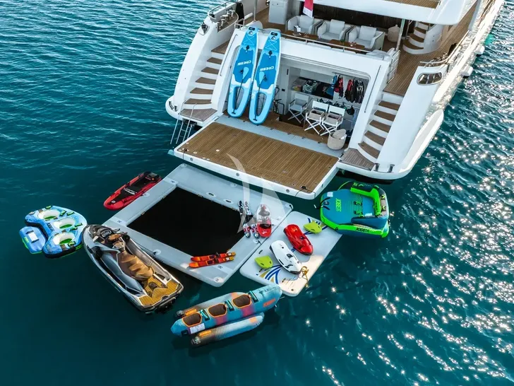 LADY MRD Benetti Crystal 140 - water toys LADY MRD Benetti Crystal 140 - water toys