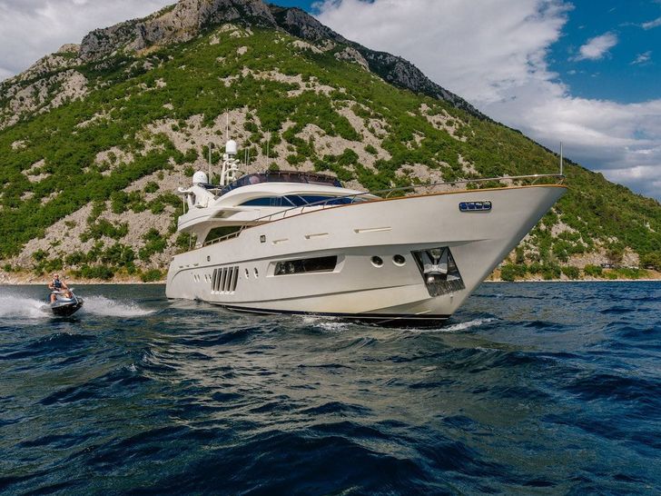 LADY MURA Dominator 29m - bow view LADY MURA Dominator 29m - bow view