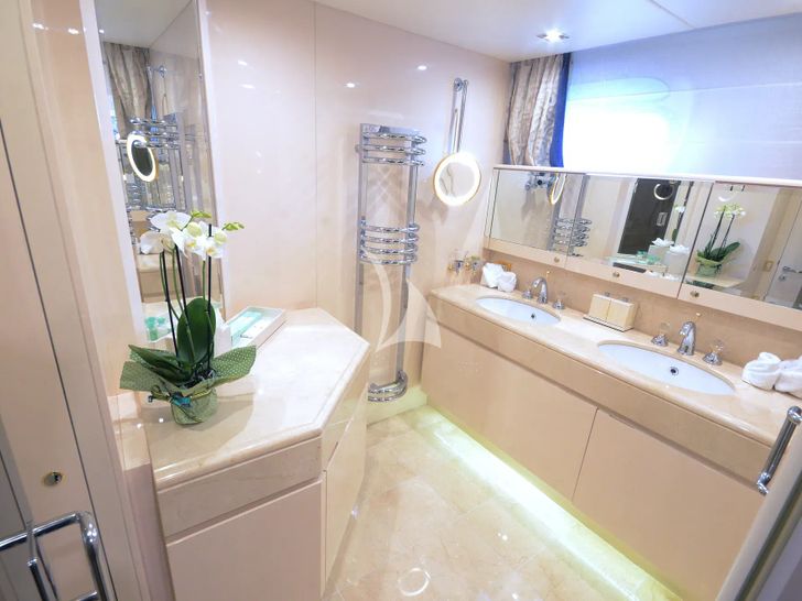 LADYSHIP Heesen 41m - VIP cabin 1 bathroom LADYSHIP Heesen 41m - VIP cabin 1 bathroom