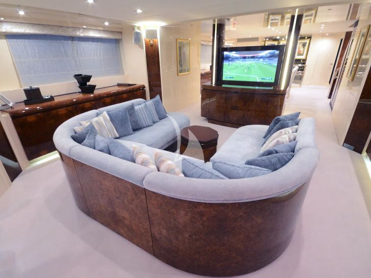LADYSHIP Heesen 41m - main saloon TV lounge LADYSHIP Heesen 41m - main saloon TV lounge