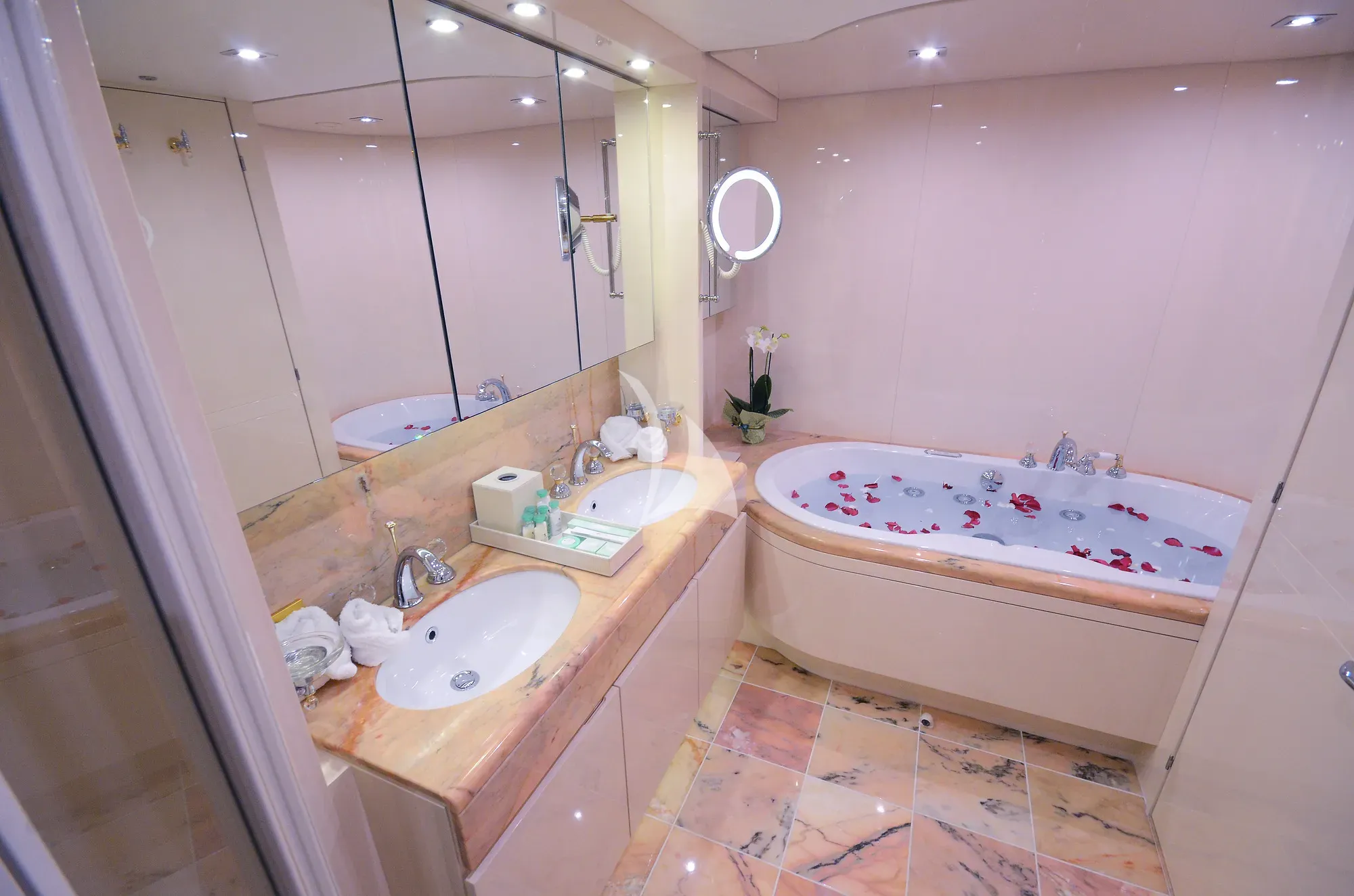 Charter Yacht LADYSHIP - Heesen 41m - 6 Cabins - Sibenik - Split - Hvar - Dubrovnik - Croatia - Kotor - Montenegro