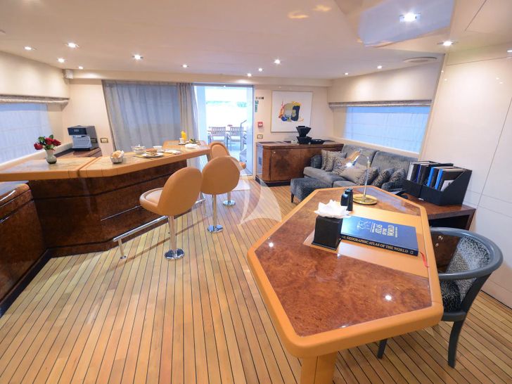 LADYSHIP Heesen 41m - sky lounge LADYSHIP Heesen 41m - sky lounge