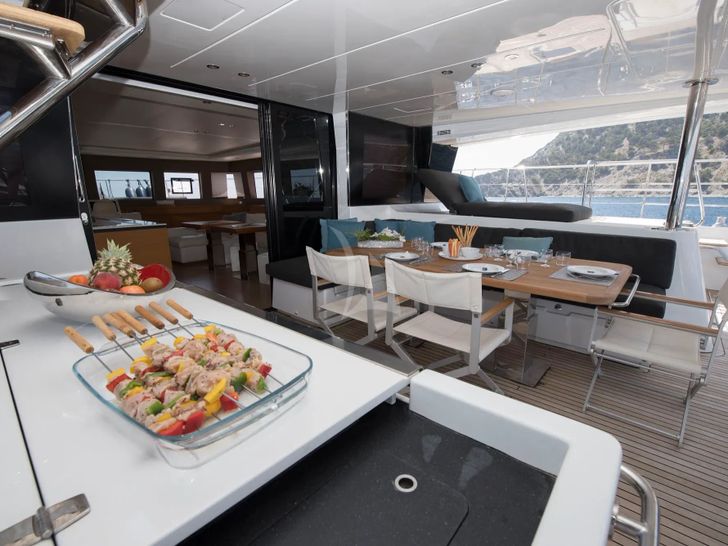 LA FREGATE Lagoon 630 - aft deck LA FREGATE Lagoon 630 - aft deck