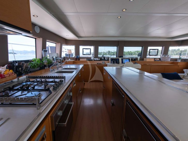 LA FREGATE Lagoon 630 - galley LA FREGATE Lagoon 630 - galley