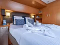 LA FREGATE Lagoon 630 - master cabin bed LA FREGATE Lagoon 630 - master cabin bed