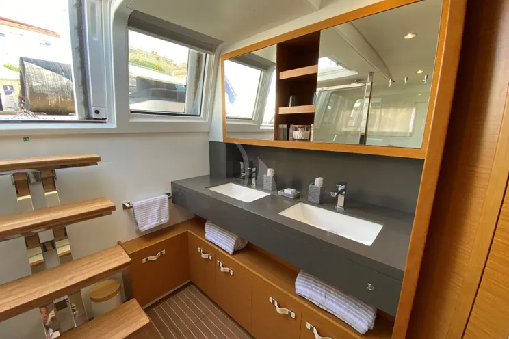 Charter Yacht LA FREGATE - Lagoon 630 - 4 Cabins - Toulon - Cannes- Antibes - Monaco