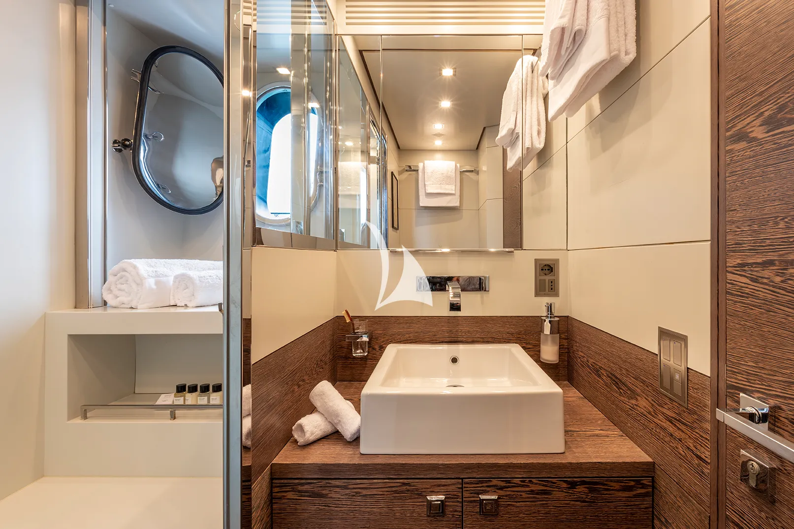 Charter Yacht LA GIOCONDA - Maiora 35DP - 5 Cabins - Golfe Juan - Cannes - St Tropez - Nice - Antibes - Monaco - French Riviera