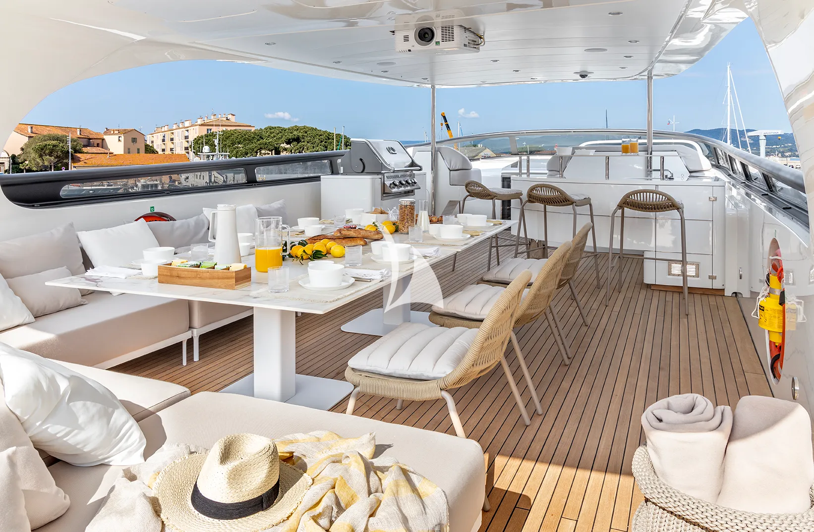 Charter Yacht LA GIOCONDA - Maiora 35DP - 5 Cabins - Golfe Juan - Cannes - St Tropez - Nice - Antibes - Monaco - French Riviera