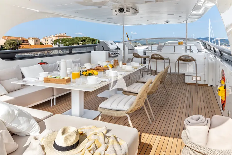Charter Yacht LA GIOCONDA - Maiora 35DP - 5 Cabins - Golfe Juan - Cannes - St Tropez - Nice - Antibes - Monaco - French Riviera