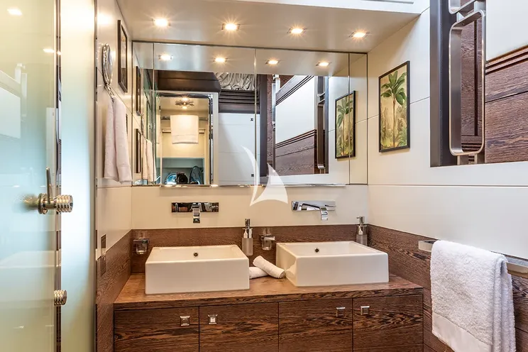 Charter Yacht LA GIOCONDA - Maiora 35DP - 5 Cabins - Golfe Juan - Cannes - St Tropez - Nice - Antibes - Monaco - French Riviera