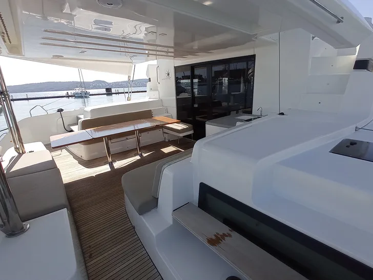 RAGNAROK Lagoon 50 - aft deck lounging and dining area RAGNAROK Lagoon 50 - aft deck lounging and dining area