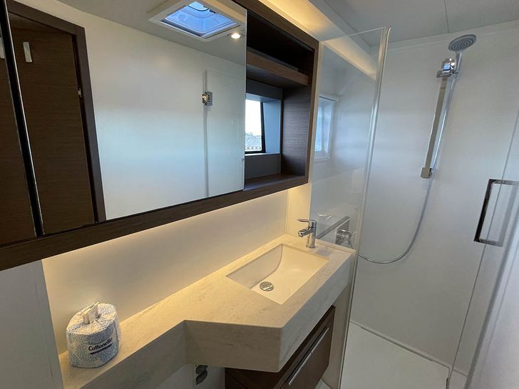 RAGNAROK Lagoon 50 - bathroom 1 RAGNAROK Lagoon 50 - bathroom 1