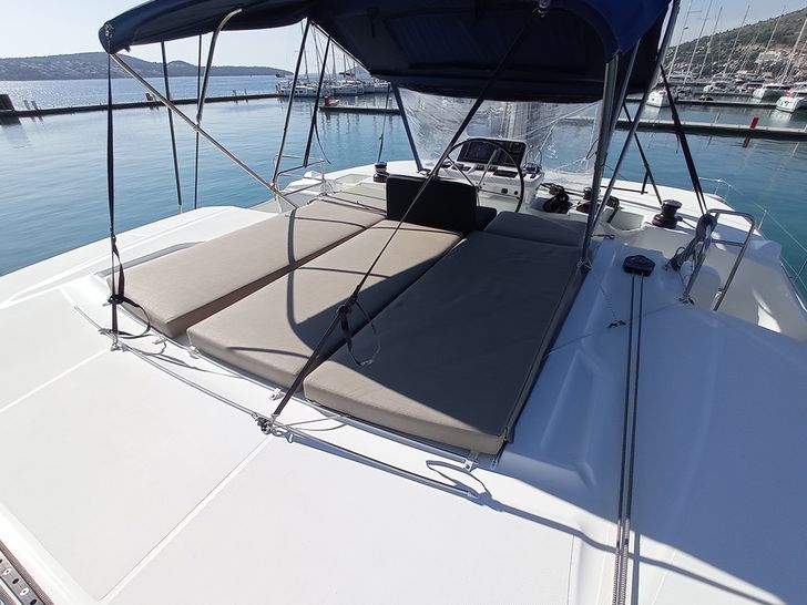 RAGNAROK Lagoon 50 - flybridge sun beds RAGNAROK Lagoon 50 - flybridge sun beds