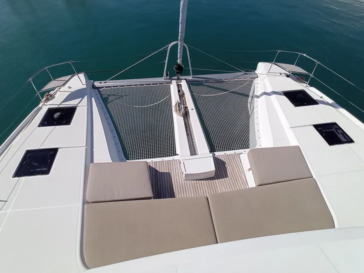 RAGNAROK Lagoon 50 - foredeck trampolines RAGNAROK Lagoon 50 - foredeck trampolines