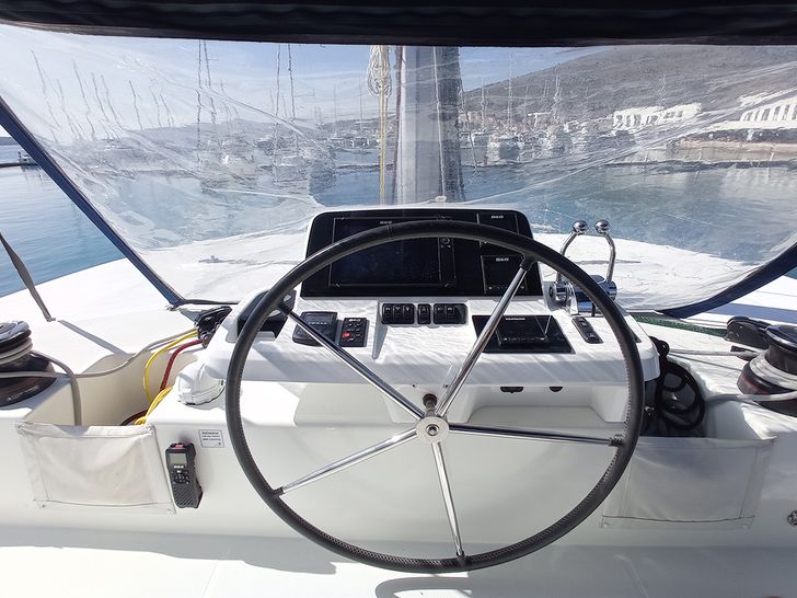 RAGNAROK Lagoon 50 - helm RAGNAROK Lagoon 50 - helm