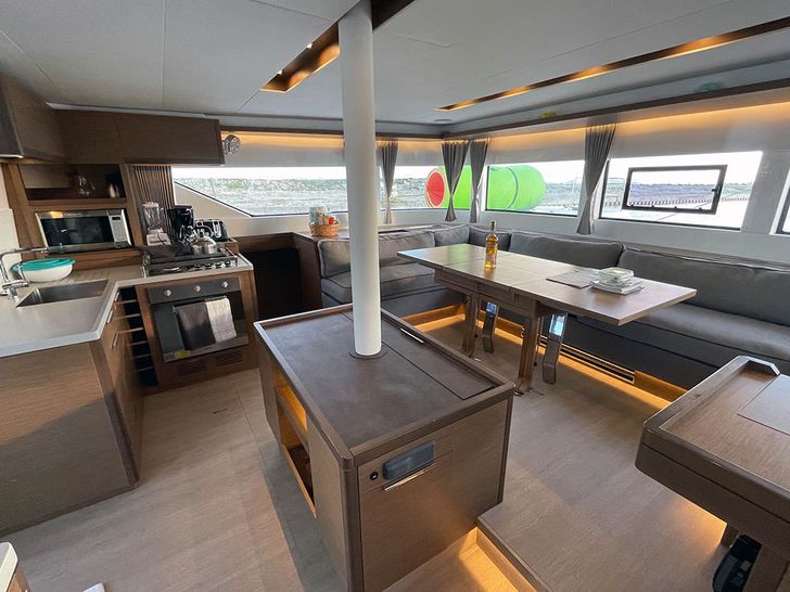 RAGNAROK Lagoon 50 - saloon seating and dining RAGNAROK Lagoon 50 - saloon seating and dining