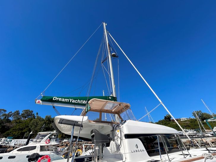 Lagoon 40 - flybridge Lagoon 40 - flybridge