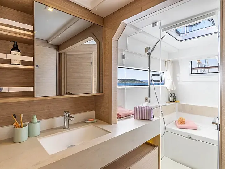 Lagoon 43 - master cabin bathroom Lagoon 43 - master cabin bathroom