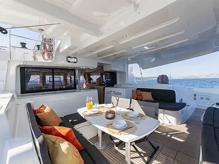 LAGOON 46 - aft deck alfresco dining area LAGOON 46 - aft deck alfresco dining area