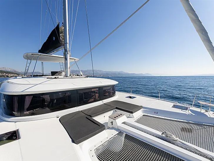 LAGOON 46 - foredeck LAGOON 46 - foredeck