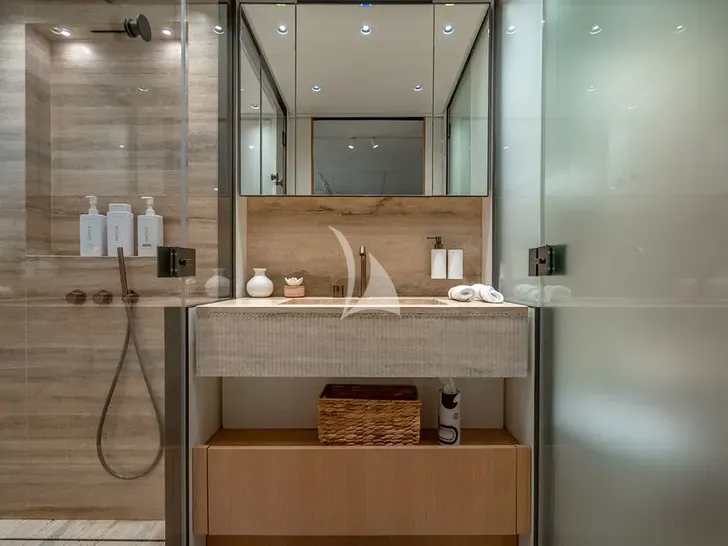 LAILA Sanlorenzo SD90 - VIP cabin 1 bathroom LAILA Sanlorenzo SD90 - VIP cabin 1 bathroom