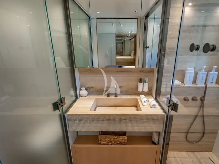 LAILA Sanlorenzo SD90 - VIP cabin 2 bathroom LAILA Sanlorenzo SD90 - VIP cabin 2 bathroom