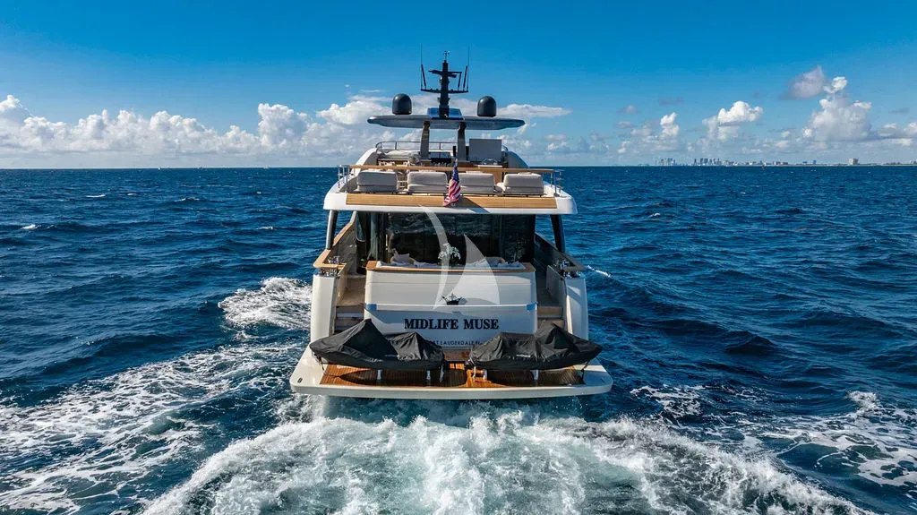 LAILA Sanlorenzo SD90 - aft shot cruising