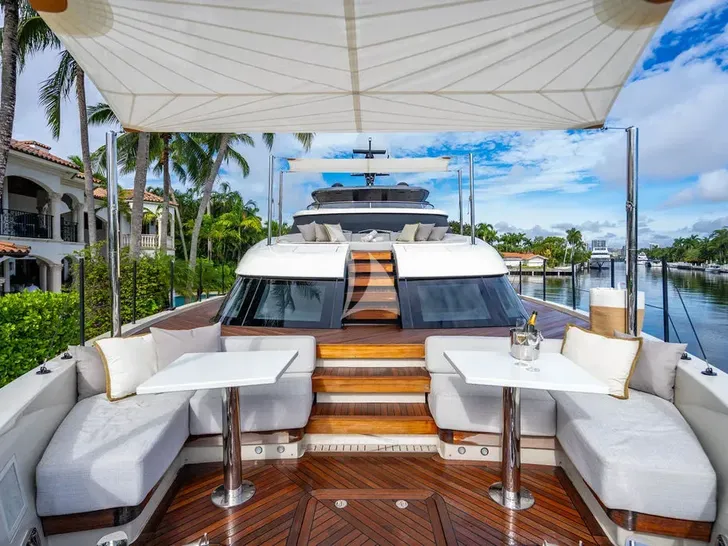 LAILA Sanlorenzo SD90 - foredeck lounge covered LAILA Sanlorenzo SD90 - foredeck lounge covered