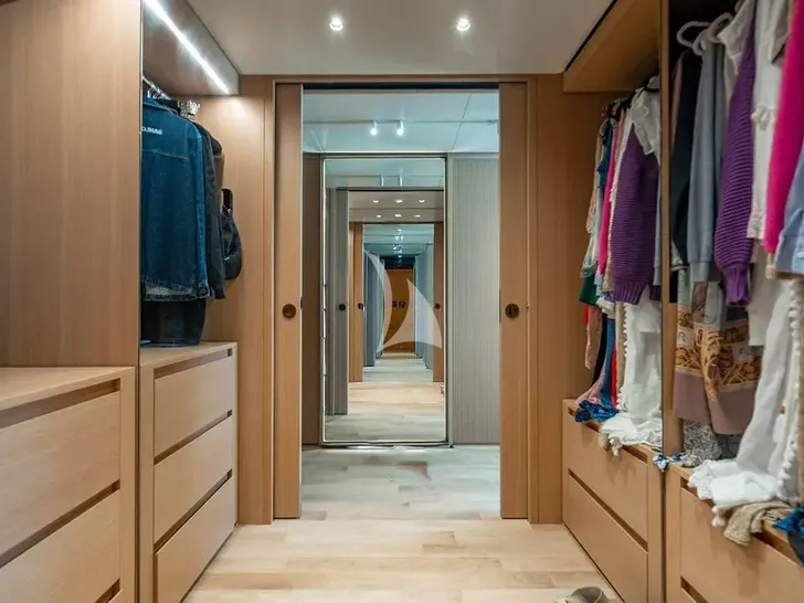 LAILA Sanlorenzo SD90 - master cabin closet LAILA Sanlorenzo SD90 - master cabin closet