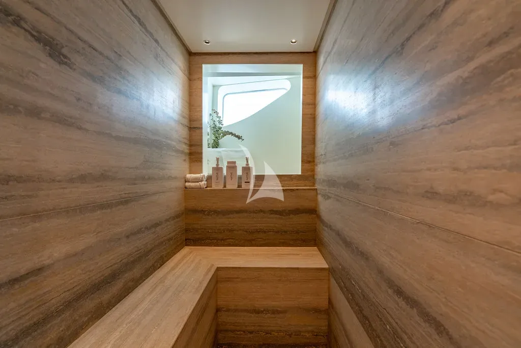 LAILA Sanlorenzo SD90 - master cabin shower