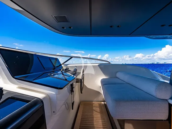 LAILA Sanlorenzo SD90 - sundeck helm LAILA Sanlorenzo SD90 - sundeck helm