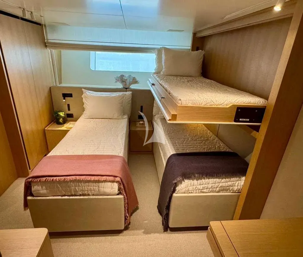 LAILA Sanlorenzo SD90 - twin cabin with a Pullman bed