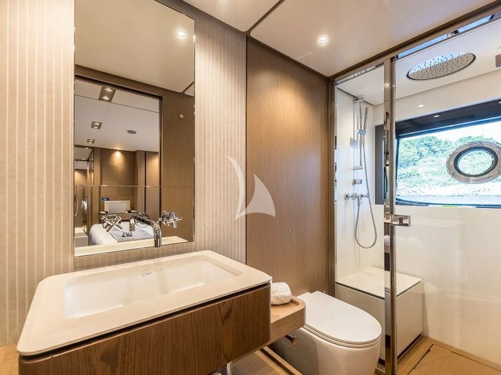 LA MOROCHA Ferretti 1000 - VIP cabin 1 bathroom LA MOROCHA Ferretti 1000 - VIP cabin 1 bathroom