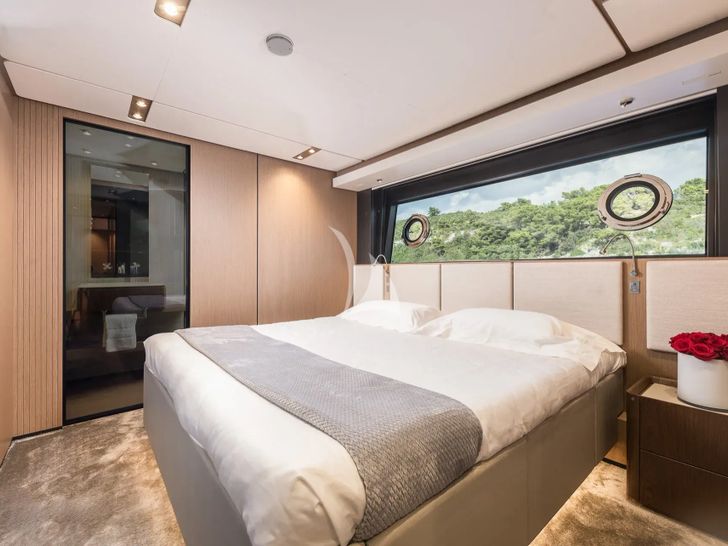 LA MOROCHA Ferretti 1000 - VIP cabin 1 LA MOROCHA Ferretti 1000 - VIP cabin 1