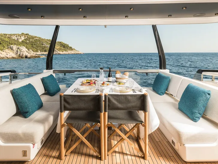 LA MOROCHA Ferretti 1000 - aft deck LA MOROCHA Ferretti 1000 - aft deck