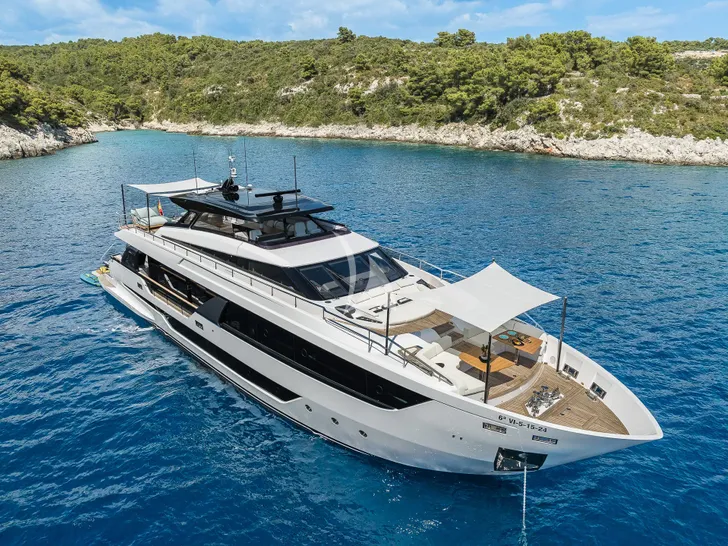 LA MOROCHA Ferretti 1000 - anchored port side view LA MOROCHA Ferretti 1000 - anchored port side view