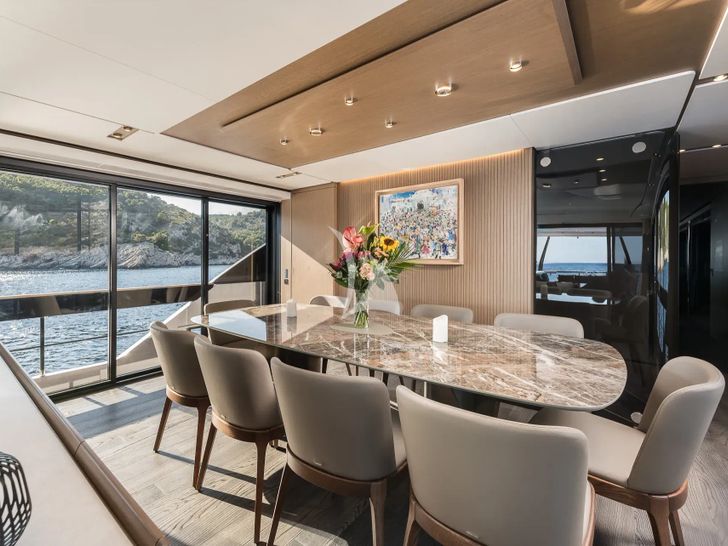 LA MOROCHA Ferretti 1000 - main dining area LA MOROCHA Ferretti 1000 - main dining area