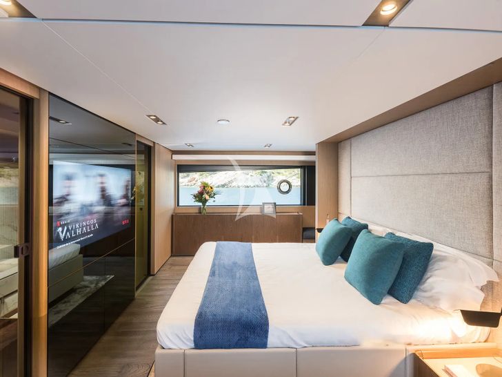 LA MOROCHA Ferretti 1000 - master cabin LA MOROCHA Ferretti 1000 - master cabin