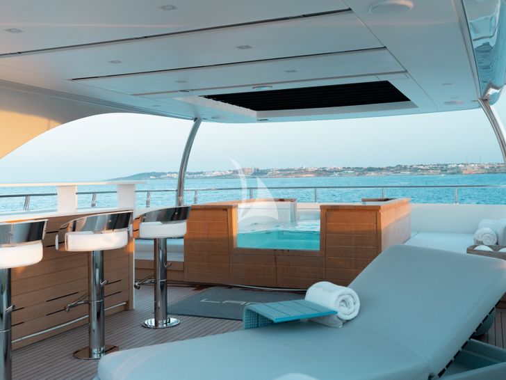 LANCE Sanlorenzo SD126 flybridge minibar and jacuzzi LANCE Sanlorenzo SD126 flybridge minibar and jacuzzi