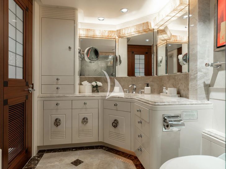 LANIDA Delta 124 - VIP cabin 2 bathroom LANIDA Delta 124 - VIP cabin 2 bathroom
